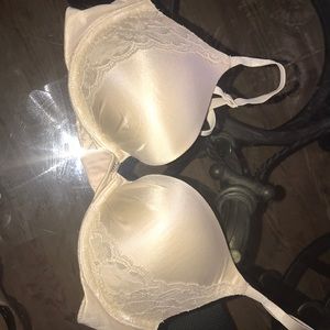 Victoria’s Secret fabulous plunge bra